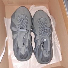 Adidas Yeezy Schuhe Gr. 37, grau neu