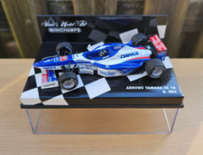 Arrows Yamaha FA 18 D. Hill 1997 1:43 Minichamps