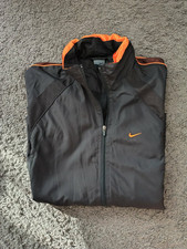 Nike Sportswear, Gewebtes