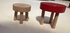 Zwei Holzschemel/Hocker für die Puppenstube Puppenhaus 1:18 dollhouse, 70er Jah