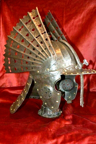 Antiker mittelalterlicher helm - antiker,