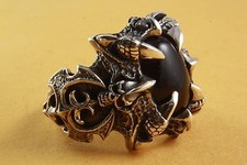 TOTENKOPF LILIEN KREUZ KRALLEN