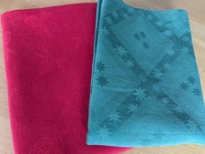 2 Tischdecken rot und grün 210 cm x 140 cm