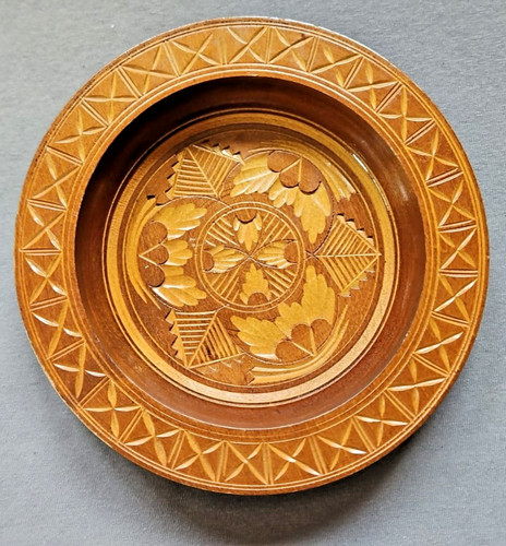 Handgeschnitzter holzteller - handgeschnitzter,