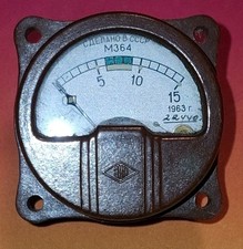 1 Stck Einbauinstrument 15 Volt DC 40x40mm  UdSSR NOS 2,5% braun TOP Zustand