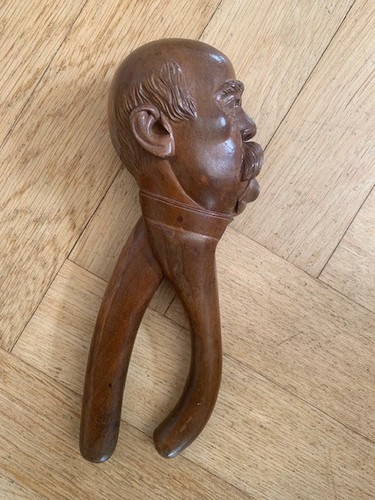 Nussknacker aus holz - aus, in
