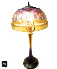 Schöne Tischlampe im