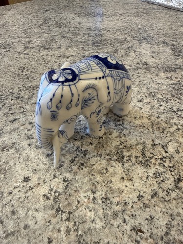 Kleiner elefant aus - kleiner,