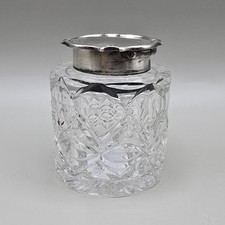 Antikes geschliffenes Glas mit