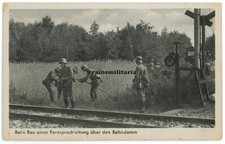Orig. AK Foto Nachrichten Fernsprecher beim Bau Fernsprechleitung über Bahndamm