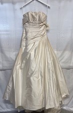 Trägerloses Brautkleid