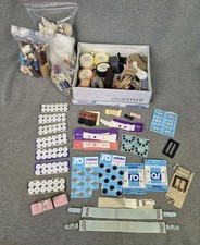 Großes Konvolut DDR Nähzeug Garn Zwirn Kurzwaren Knöpfe Bänder Reißverschlüsse..