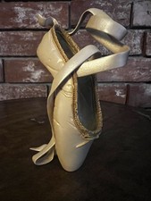 JUST THE RIGHT SHOE  Ballettschuh  EN POINTE 25006 Miniatur   Sehr Guter Zustand