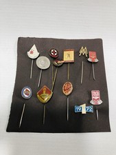Sammlung von DDR-Anstecknadeln