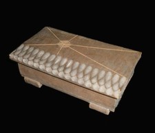 Altes antikes Holzkästchen