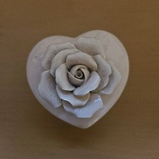 Döschen in Herzform, rosa, Porzellan 