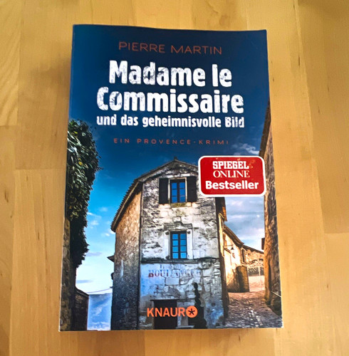 Madame commissaire und das - und,