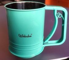 Neuwertig: Super praktischer "Webake" Puderzuckerstreuer bzw. Einhandsieb