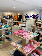 Komplette Möbel Einrichtung plus Computer und palmares für Bekleidungsgeschäft