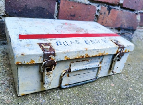 Alte kiste box eisenkiste - alte,