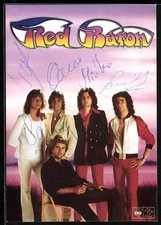 Musiker der Band Red Baron in Bühnenoutfits, Autogramme, Ansichtskarte 