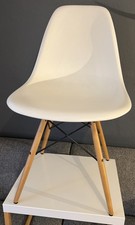 Original VITRA Eames Plastic Side Chair RE DSW Stuhl Weiß Holz Top Zustand Köln
