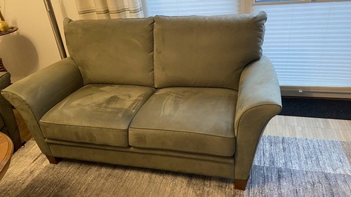 Gepflegtes grünes sofa - gepflegtes,