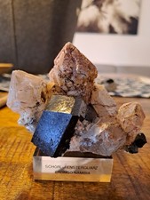 Schörl mit Fensterquarz –