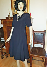 Schwarzes Kleid-Schlicht- Gr. M, dezente Glocke, Kurzarm, Elegant, True Vintage