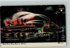 13019216 - New York - Fire Boat in Action Feuerwehr