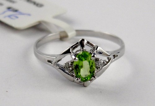 L22 peridot ring oval - ring,
