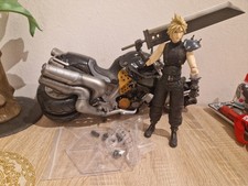FINAL FANTASY VII REMAKE Cloud Strife and Hardy Daytona PLAYARTS