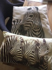 2 Deko Kissen mit Zebra Motiv
