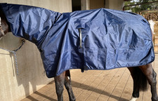 Regendecke Ausreitdecke mit Halsteil Decke Pferd 145 cm, wie NEU! dunkelblau