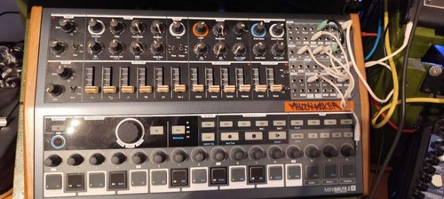 Arturia minibrute - , 2s