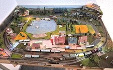 👍Fertiganlage💥 Modellbahnanlage Spur N💥mit Häuser Loks Wagen 120x81cm