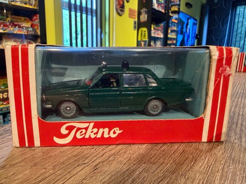 Tekno volvo 144 police boite - volvo,