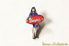 VESPA Pin / Anstecker "Pinup"