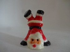 Weihnachtsfigur / Weihnachtsmann macht Handstand