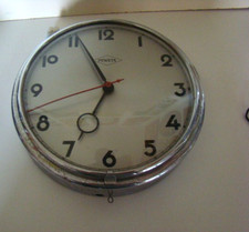 alte elektrische Wanduhr "PEWETA"