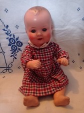 wunderschöne alte Puppe