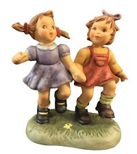 Goebel Figur Berta Hummel BH 216 Skipping Along Mädchen Hand in Hand Hummelfigur
