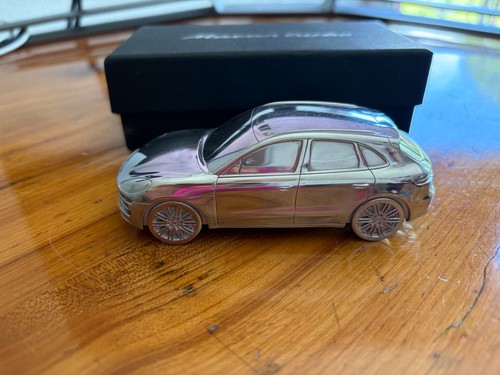 Porsche briefbeschwerer macan - briefbeschwerer,