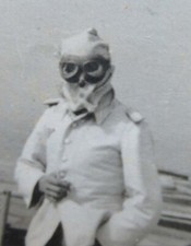 Altes kleines Portrait Foto Luftwaffe Soldat mit Schutzmaske / Kradbrille