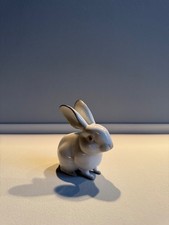 KPM Berlin Hasen Figur sitzend bemalt 1.Wahl Porzellan Zeptermarke 1993 bis 1999