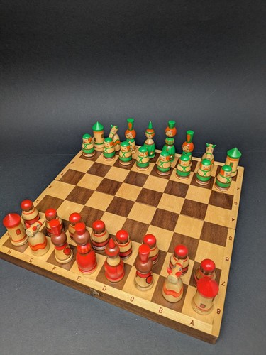 Altes schachspiel aus holz - altes,