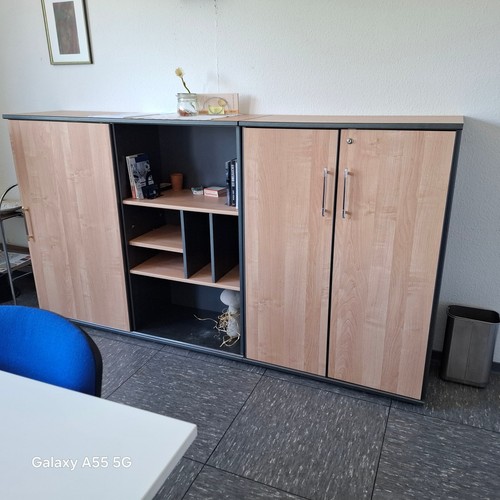Sideboard besteht aus zwei