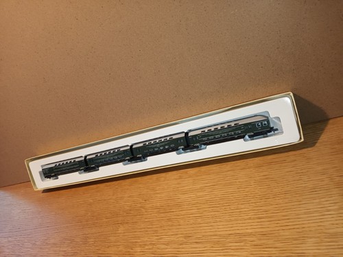 Doppelstockwagen spur - doppelstockwagen, n