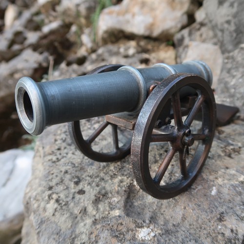 Schöne alte kleine - , kanone