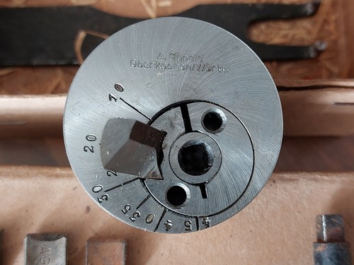 Verstellbarer nut und - nut-,